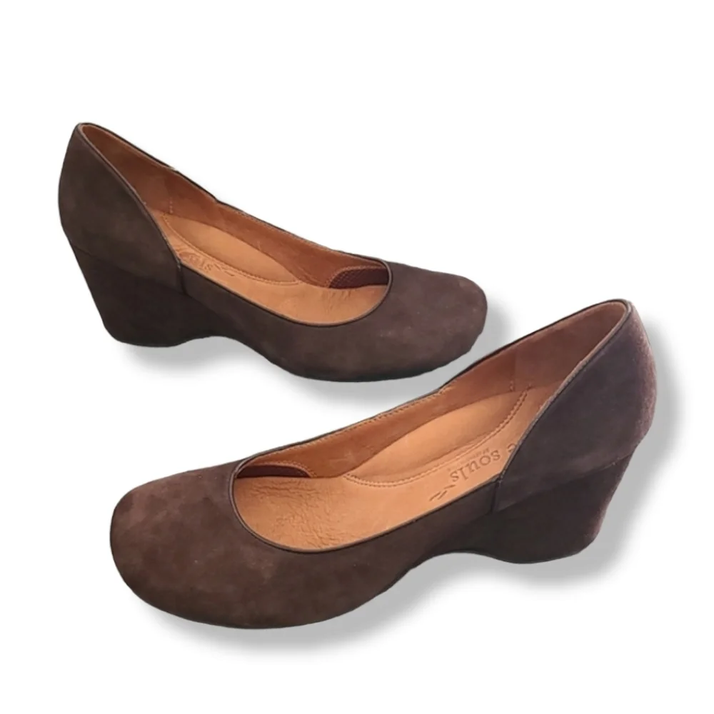GENTLE SOULS KENNETH COLE Brown Suede Wedges 9 Wedge Heels Ridge Amaru